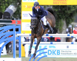 Andre Schröder gewann auf der 13 Jahre alten Quilot-Tochter AD Quira den Großen Preis beim Sonner Meeting in Gera. Foto: Frieler Andre Schröder gewann auf der 13 Jahre alten Quilot-Tochter AD Quira den Großen Preis beim Sonner Meeting in Gera. Foto: Frieler